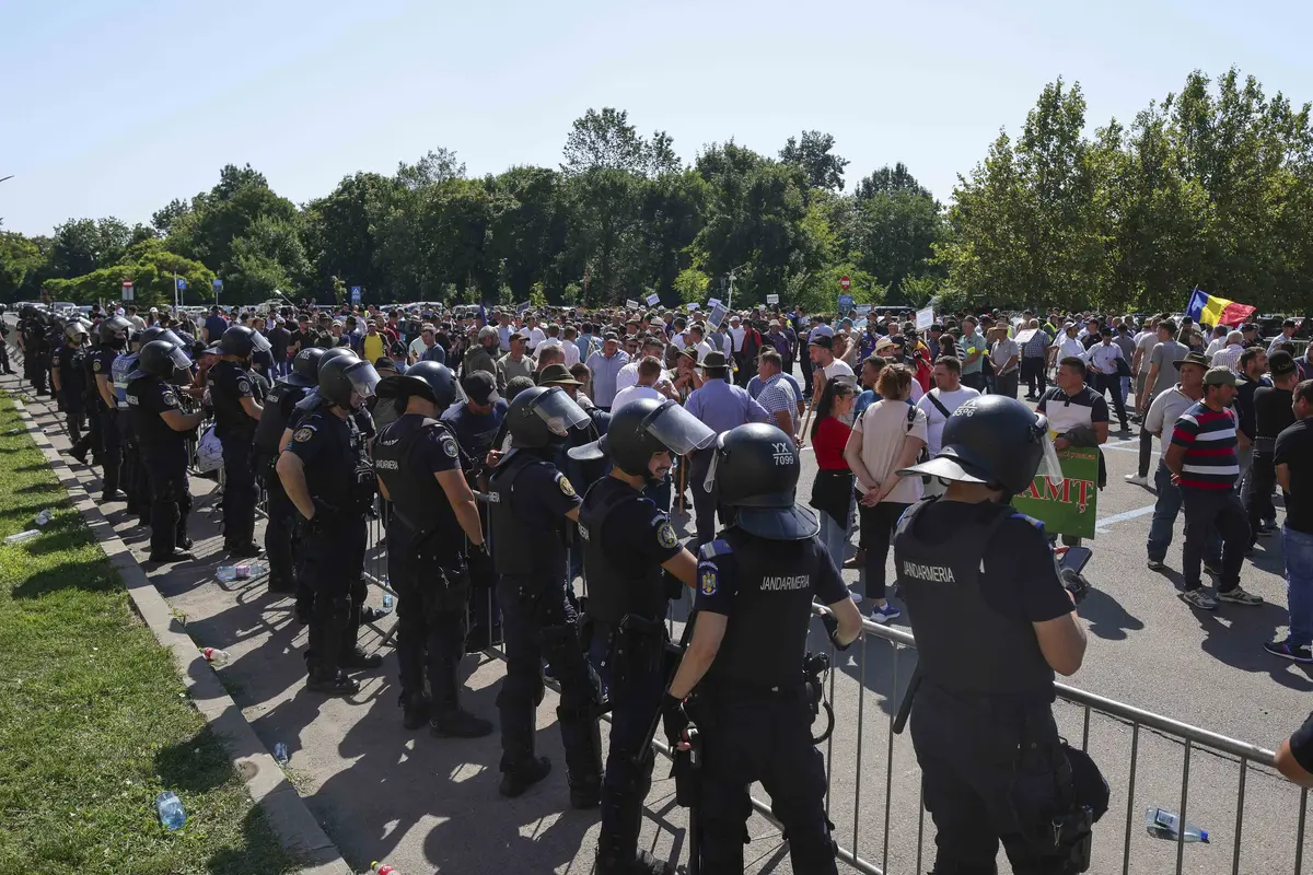Jandarmii au folosit gaze lacrimogene la protestul oierilor din Capitală