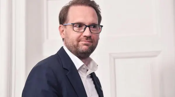 PSD acuză USR că-l protejează pe Dominic Fritz și cere anchetă penală