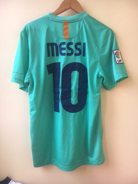barca-10-away-Messi3