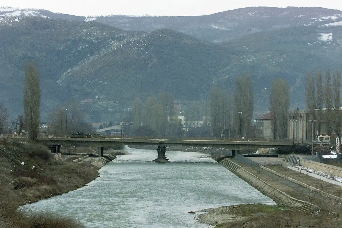 Serbia amenință Kosovo cu deturnarea unui râu vital: UE mediază conflictul