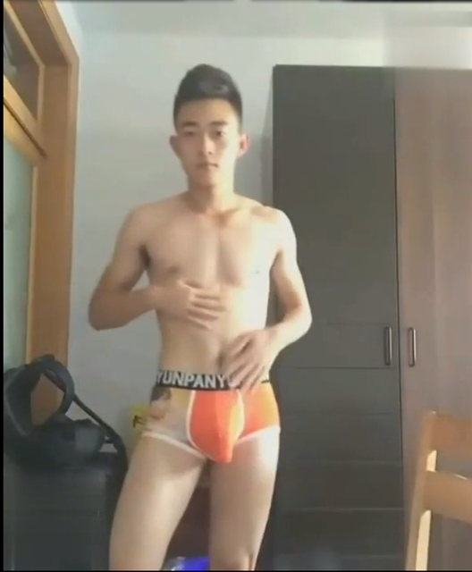 d770巨根健身教练