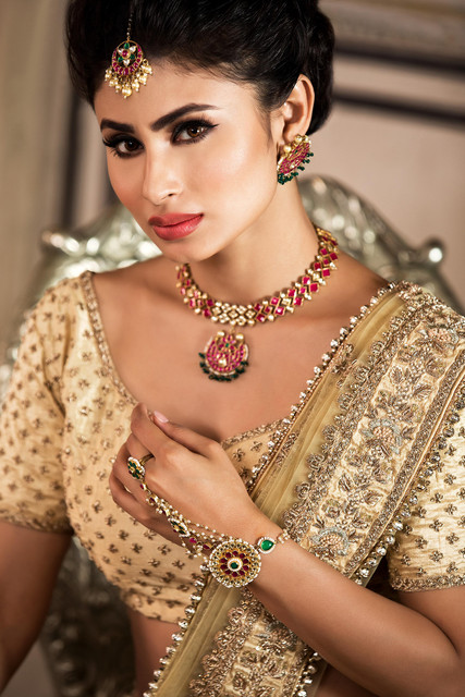 Mouni-Roy-7