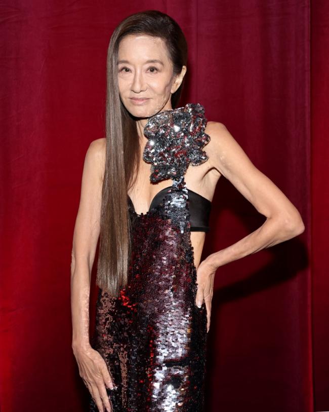 La diseñadora de vestidos de novia le dijo a Flash de Fama Style que duerme al menos ocho horas por noche.Getty Images para la Gala DKMS