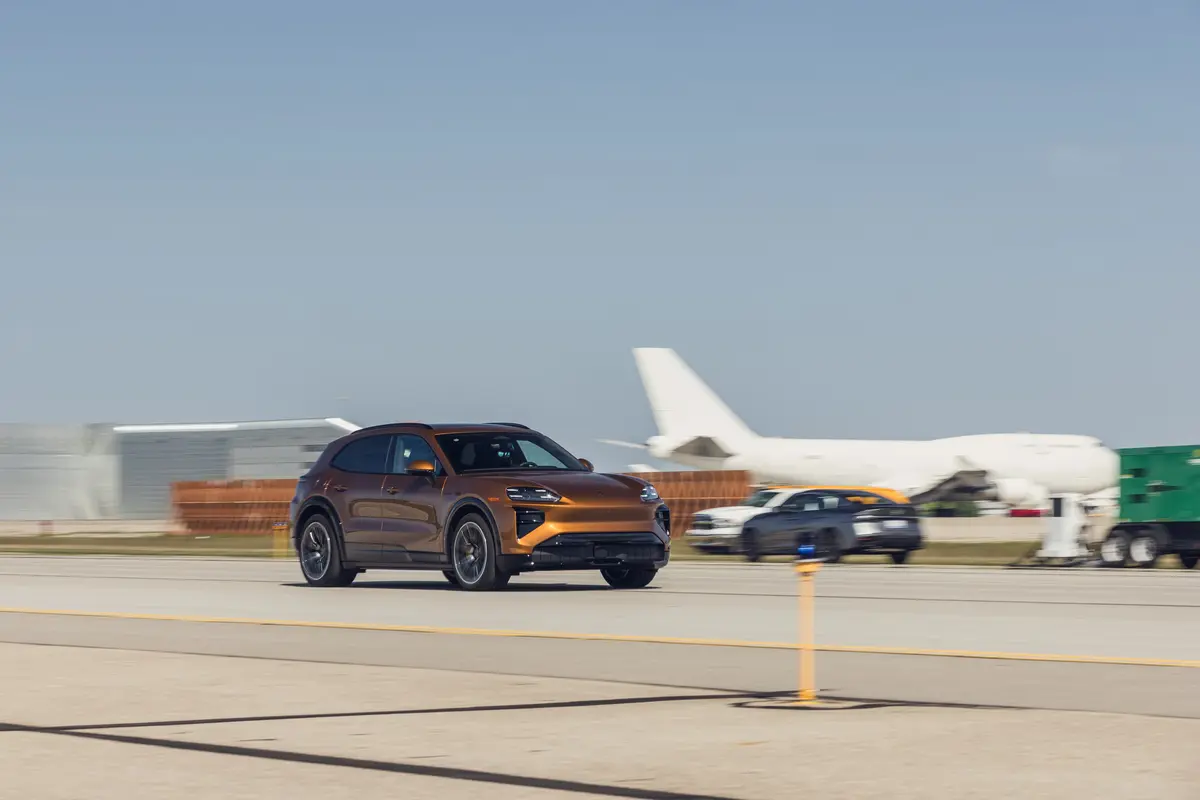 Porsche Cayenne Turbo Electric a depășit 911 Turbo S în testul 0-150-0 mph, surprinzând cu performanța sa electrică
