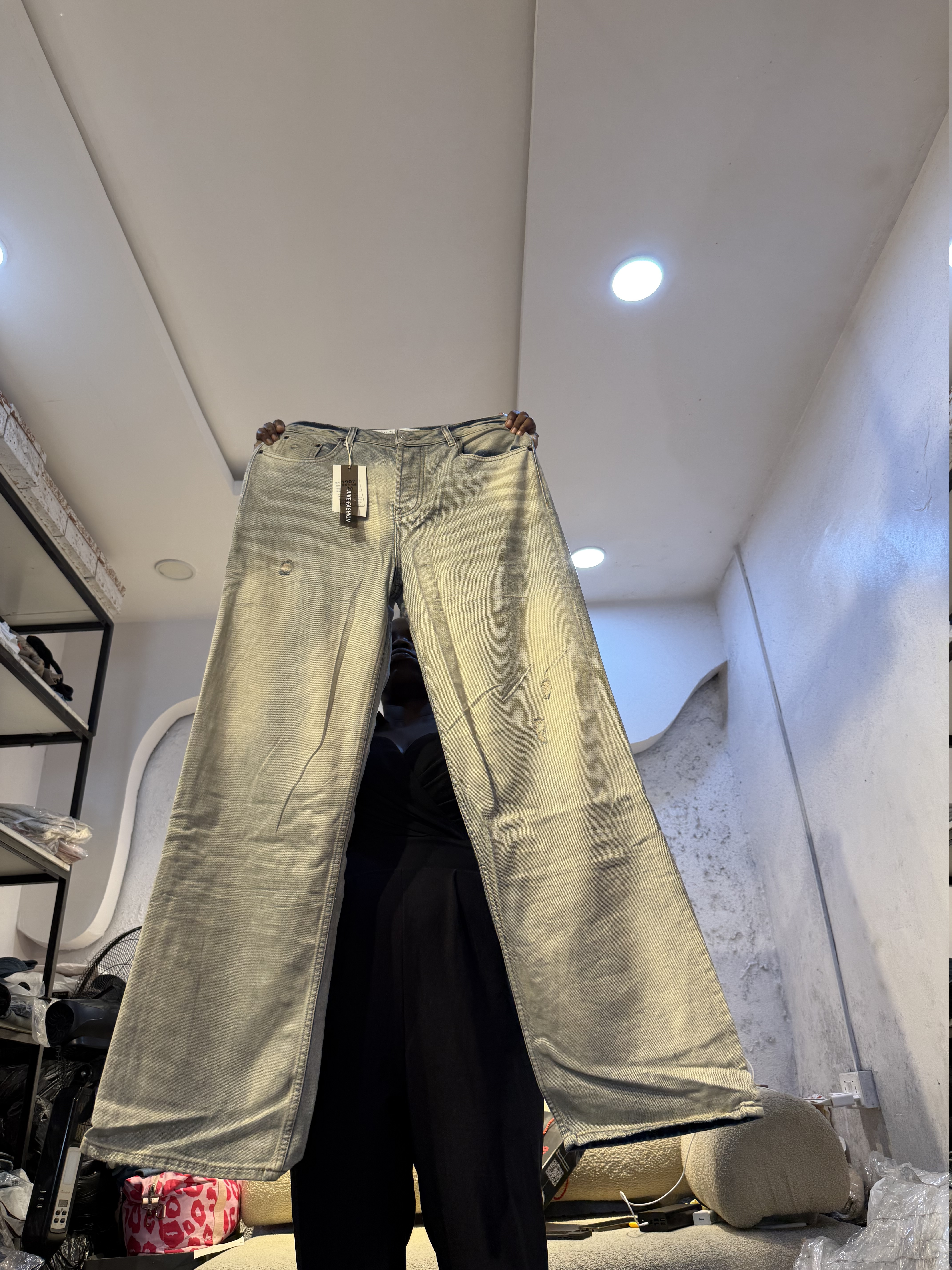 Waist 28