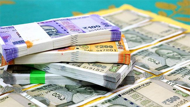 india-mulls-all-options-including-rate-hike-as-rupee-slumps