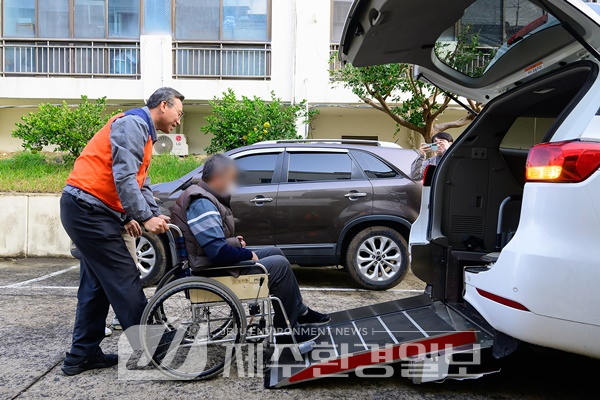 오순문 서귀포시장, 장애인 병원 동행  . 사랑의 밥상 나눔 봉사
