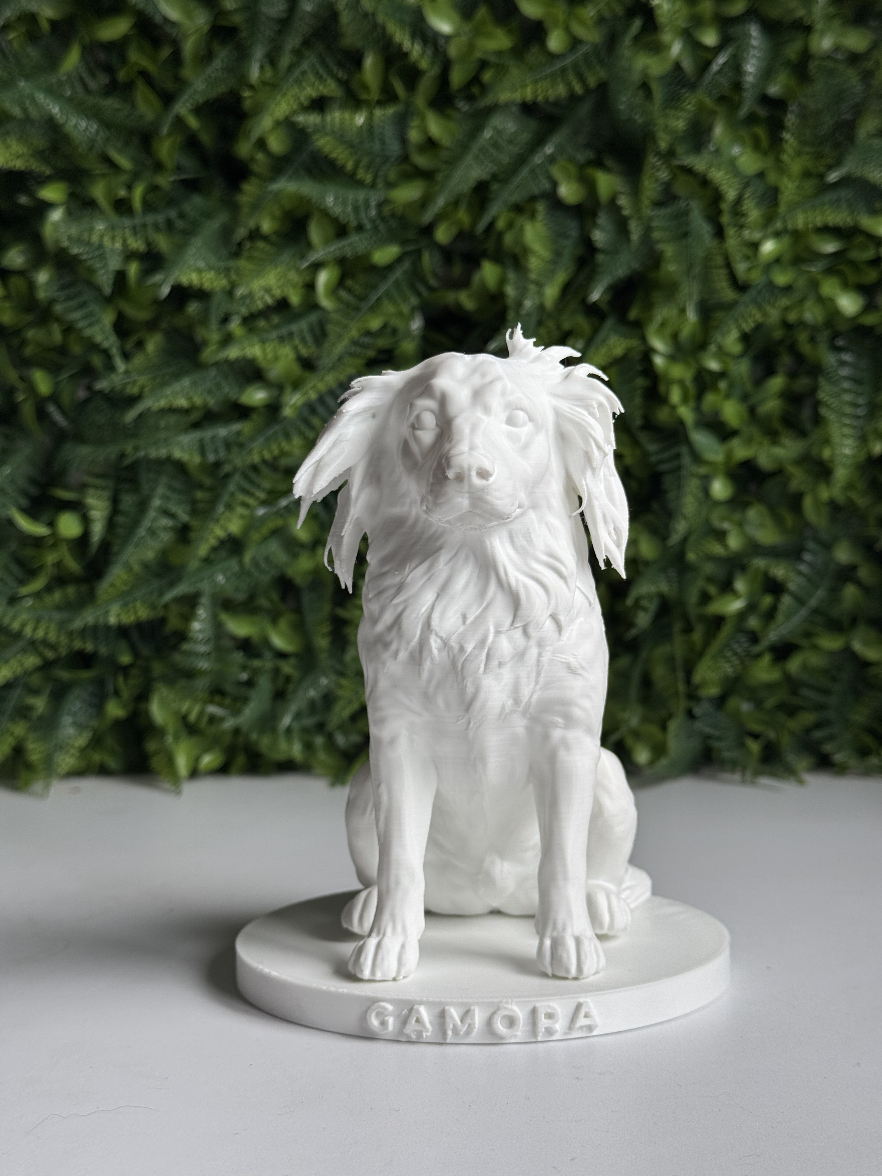 Miniatura 3D personalizada de cachorro sobre base com o nome do pet