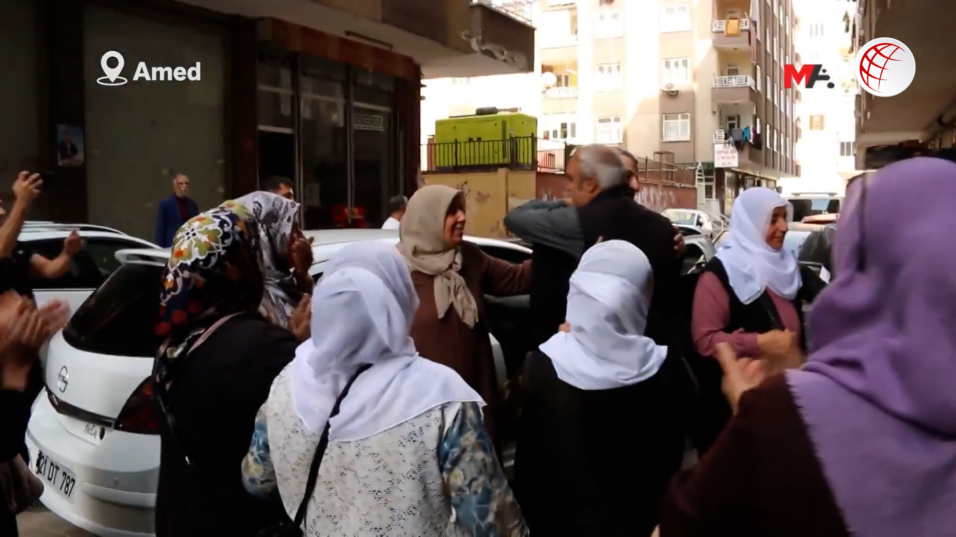 Tahliye edilen 30 yıllık tutsak kitlesel bir şekilde karşılandı