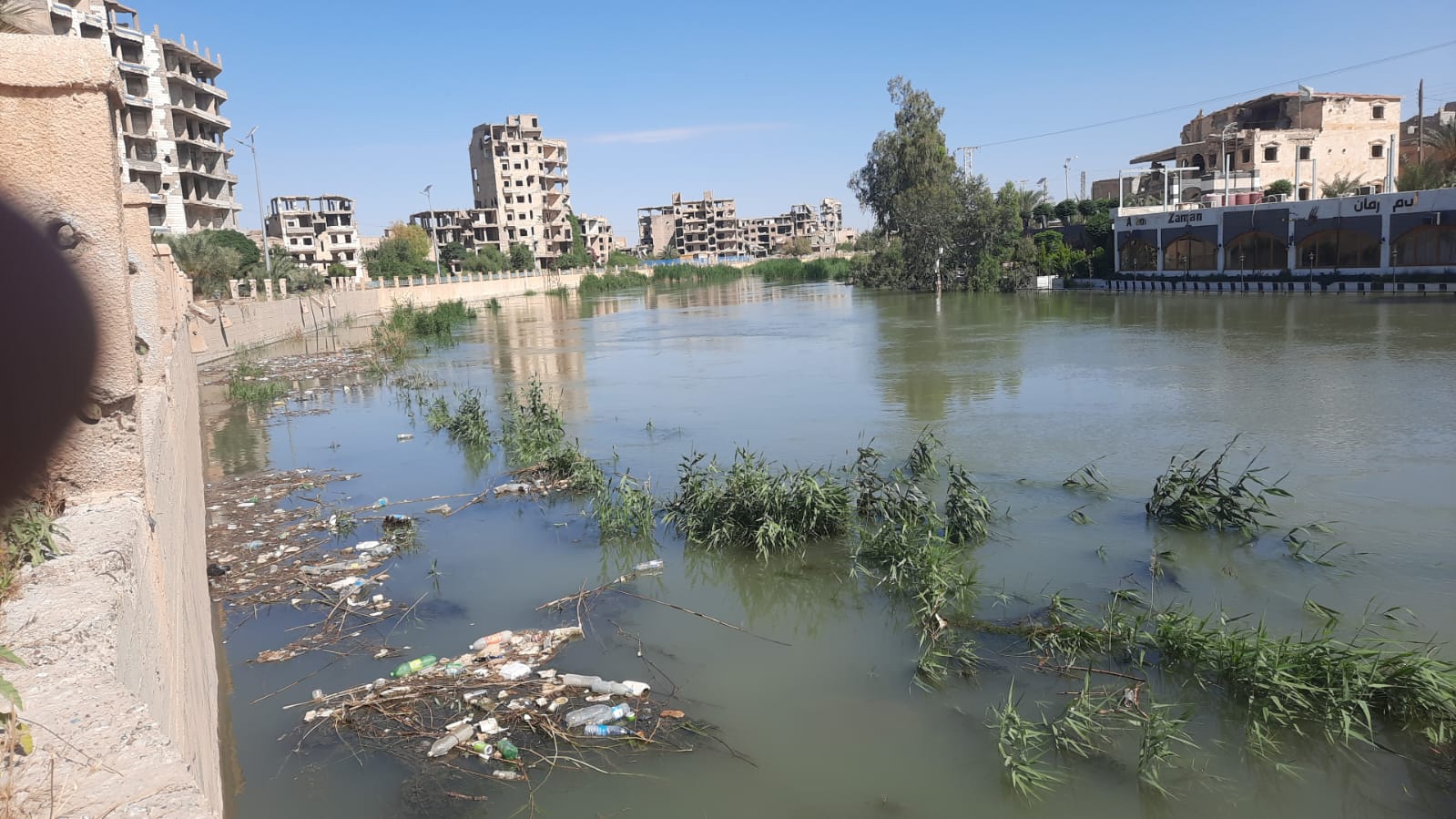 انفراجة "لم يبدأ أثرها".. مياه الفرات ما تزال عند ذروتها رغم إغلاق البوابة الرابعة