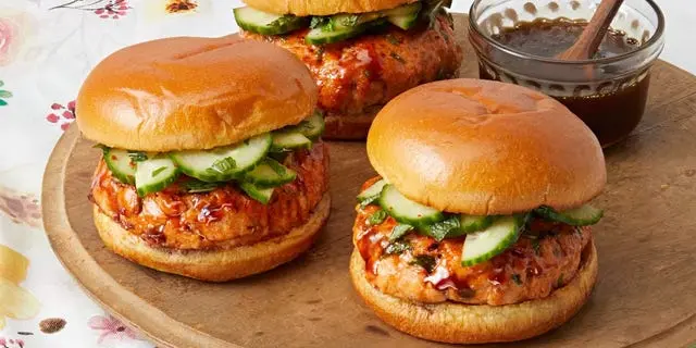 Memorial Day Burgers and Sliders for a Summer Cookout
