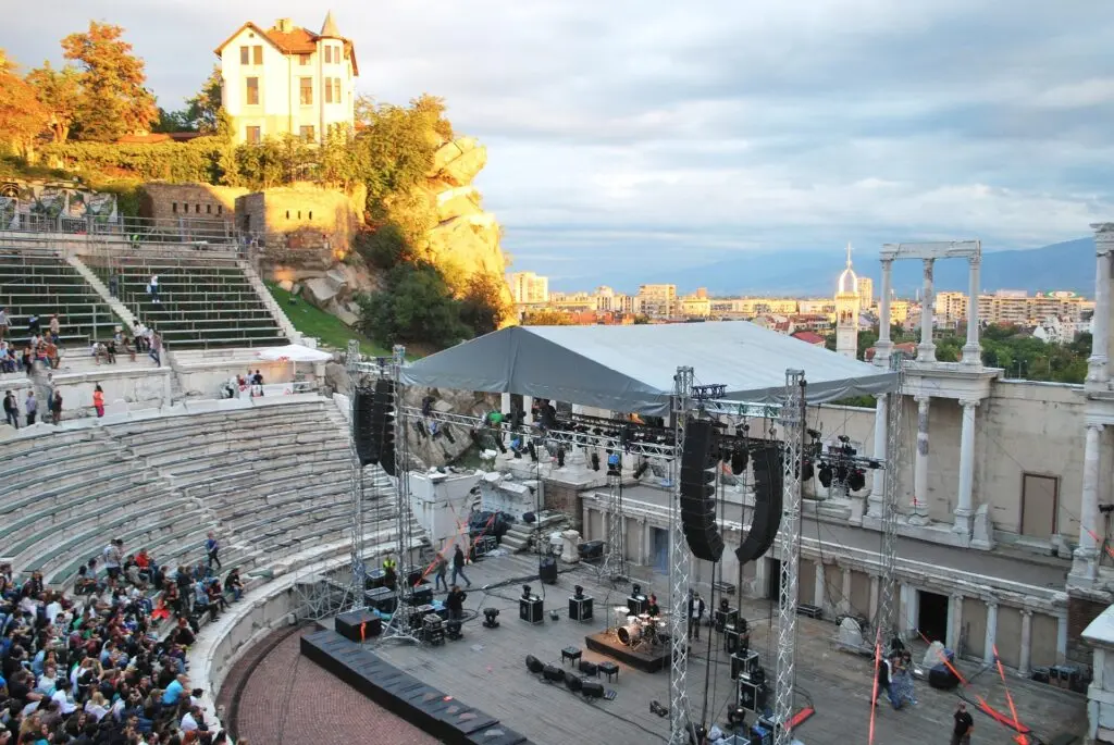 Orașul din Bulgaria cu ruine romane mai vechi decât Roma, recomandat de experții în turism