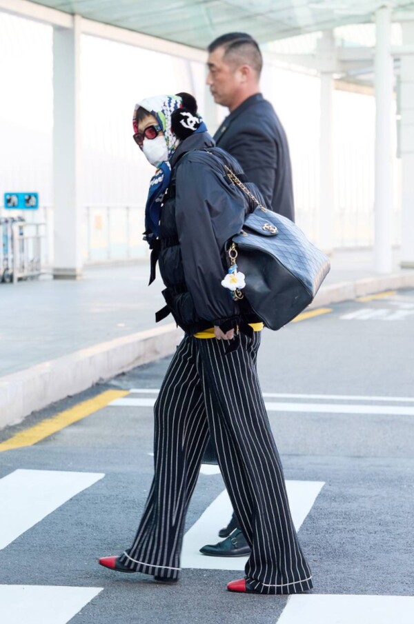 지드래곤, 샤넬 공방 컬렉션 참석 차 뉴욕行... "비행기 착륙한 줄 알았다"는 감탄 속 'GD 장르' 패션 완성