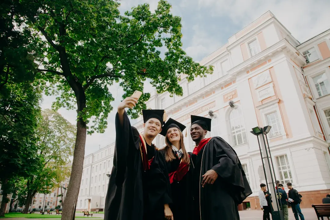 Deficitele studențești amenință piața imobiliară: Ce riscă tinerii cumpărători