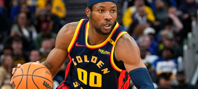 Jonathan Kuminga atuando pelo Warriors