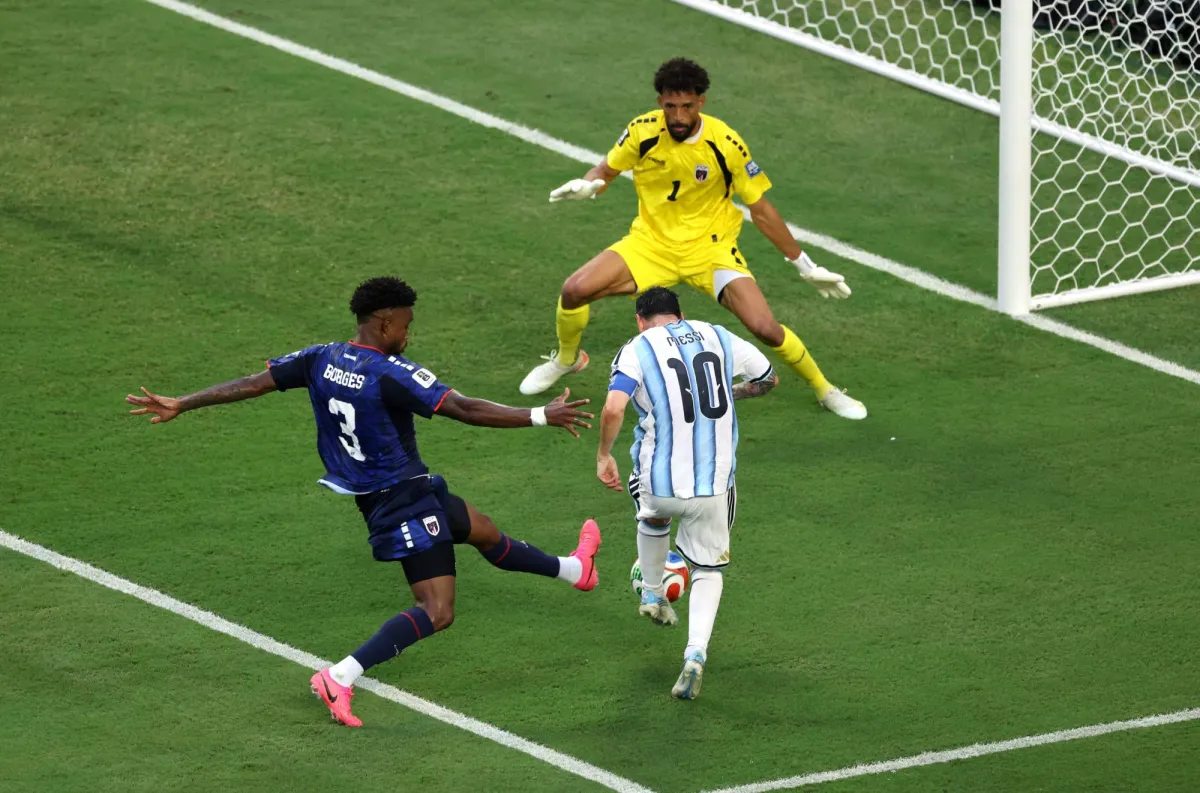 ميسي يعيد الأرجنتين إلى الواجهة في كأس العالم