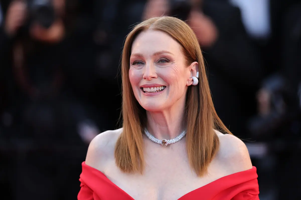 The 5 Best Mid-Length Haircuts for Mature Hair