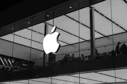 Apple Caps Open Bug Reports as AI‑Generated Findings Swamp Security Team