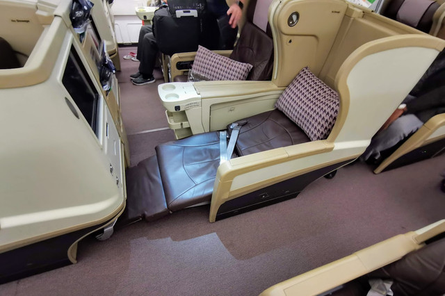 11-seat-flat.jpg