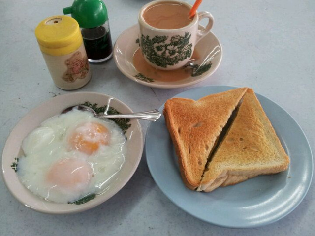 Halfboiledeggs-toast