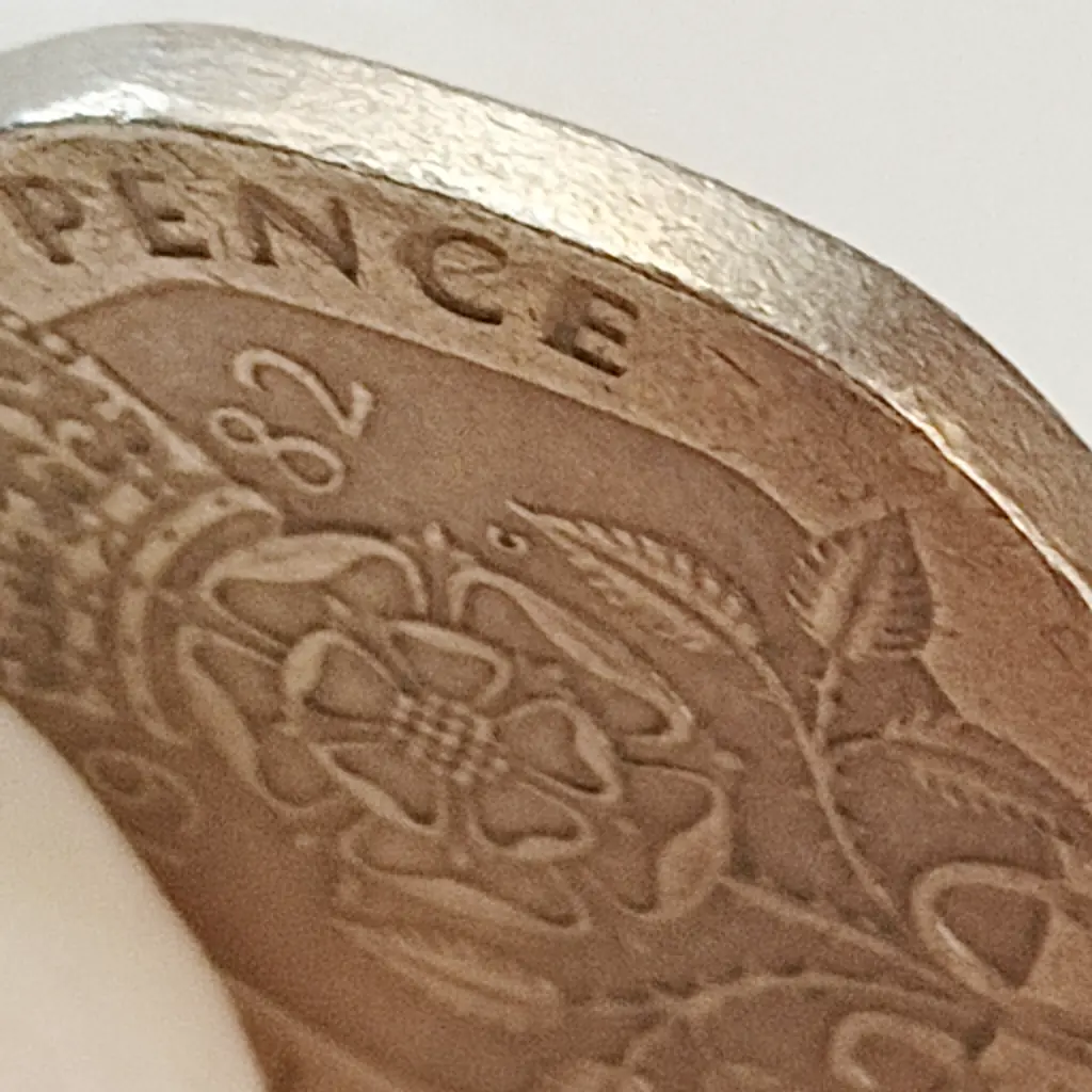 Moeda do Reino Unido 20 Pence 1982 Rainha Elizabeth MBC KM# 931 - Foto 3