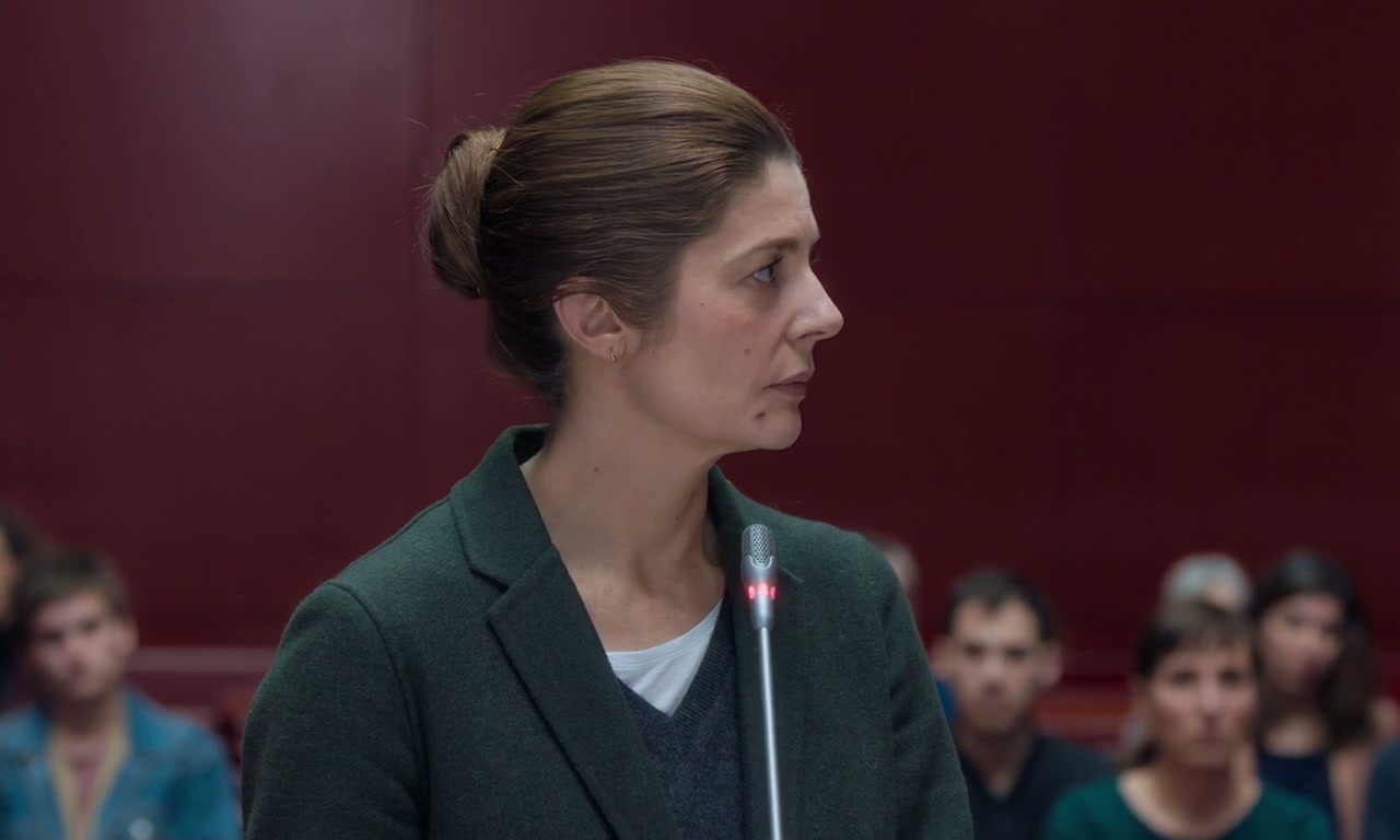 The Girl with a Bracelet Screenshot