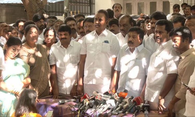 edappadi-palaniswami-talked-about-an-alliance-with-dmk-cv-shanmugam-alleges