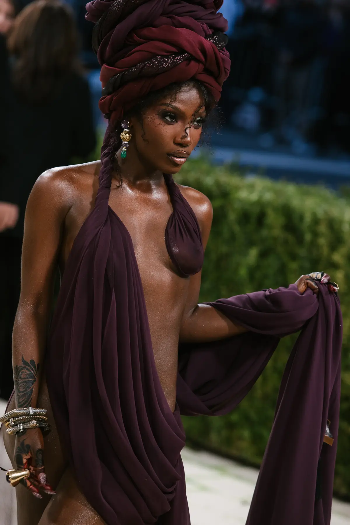 Doechii, declarație de stil la Met Gala 2026: Picioarele goale, un act de rebeliune?