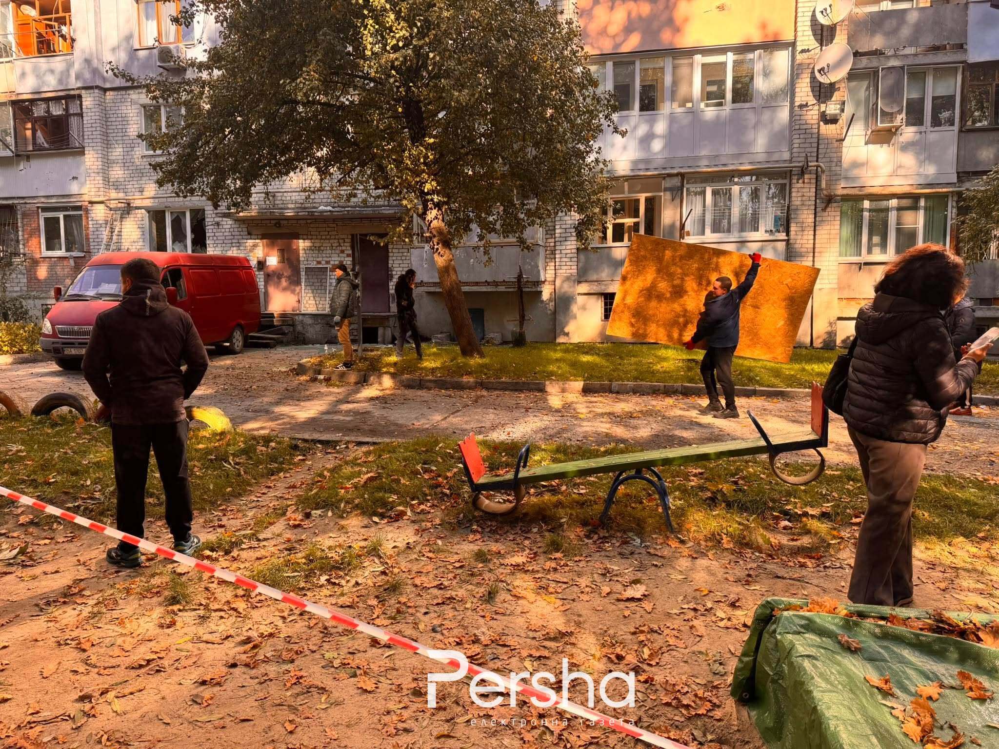 Атака на Кропивницький 14 жовтня люди розбирають завали Перша електронна газета (3)