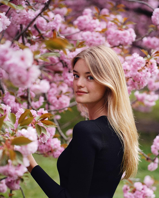 Willow-Hand-5.png