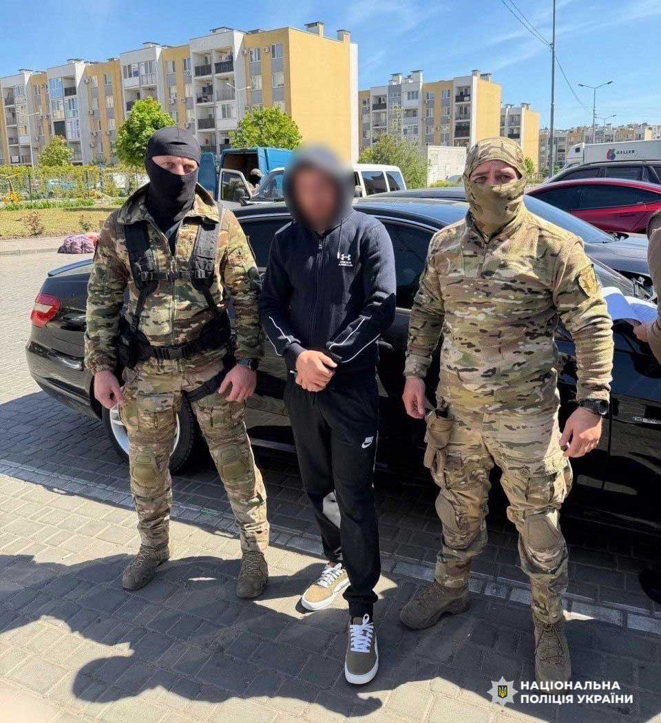 На Кіровоградщині затримали банду з Одещини, яка пограбувала офіс на понад 3,4 млн грн