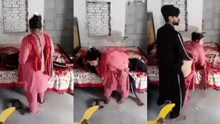 Desperate Pathani bhabhi seduces young neighbor & doggy fuck