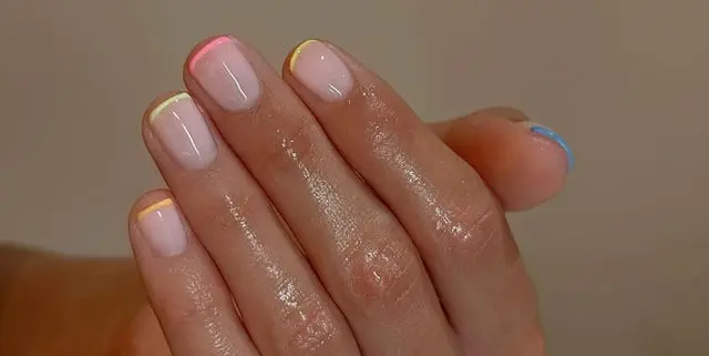 Cele mai importante tendințe de manicure BIAB din vară: motive de sardină, pastelle franceze și multe altele