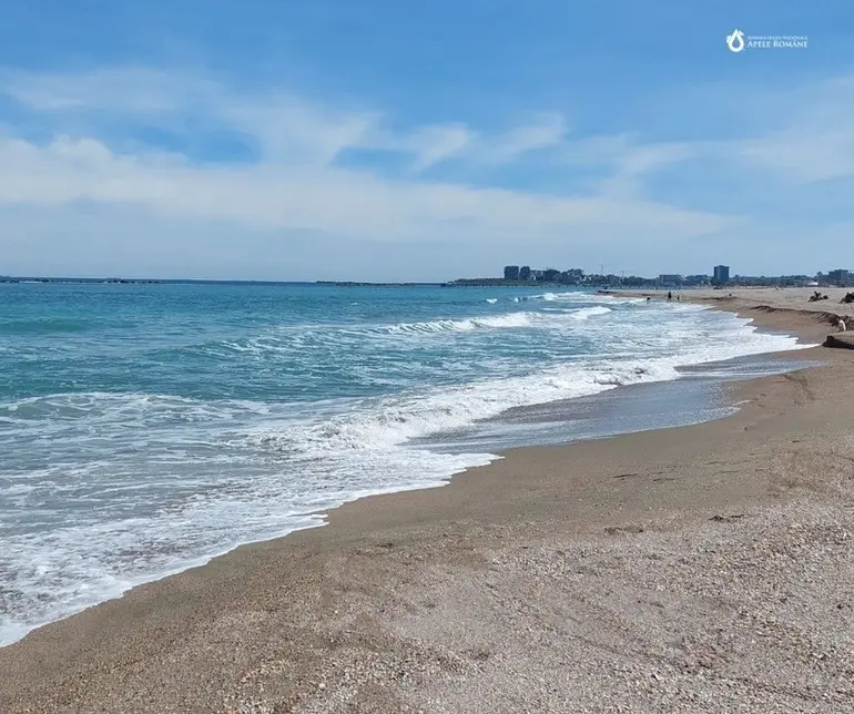 Evacuare masivă pe litoral: peste 3.000 de turiști îndepărtați de pe plaje