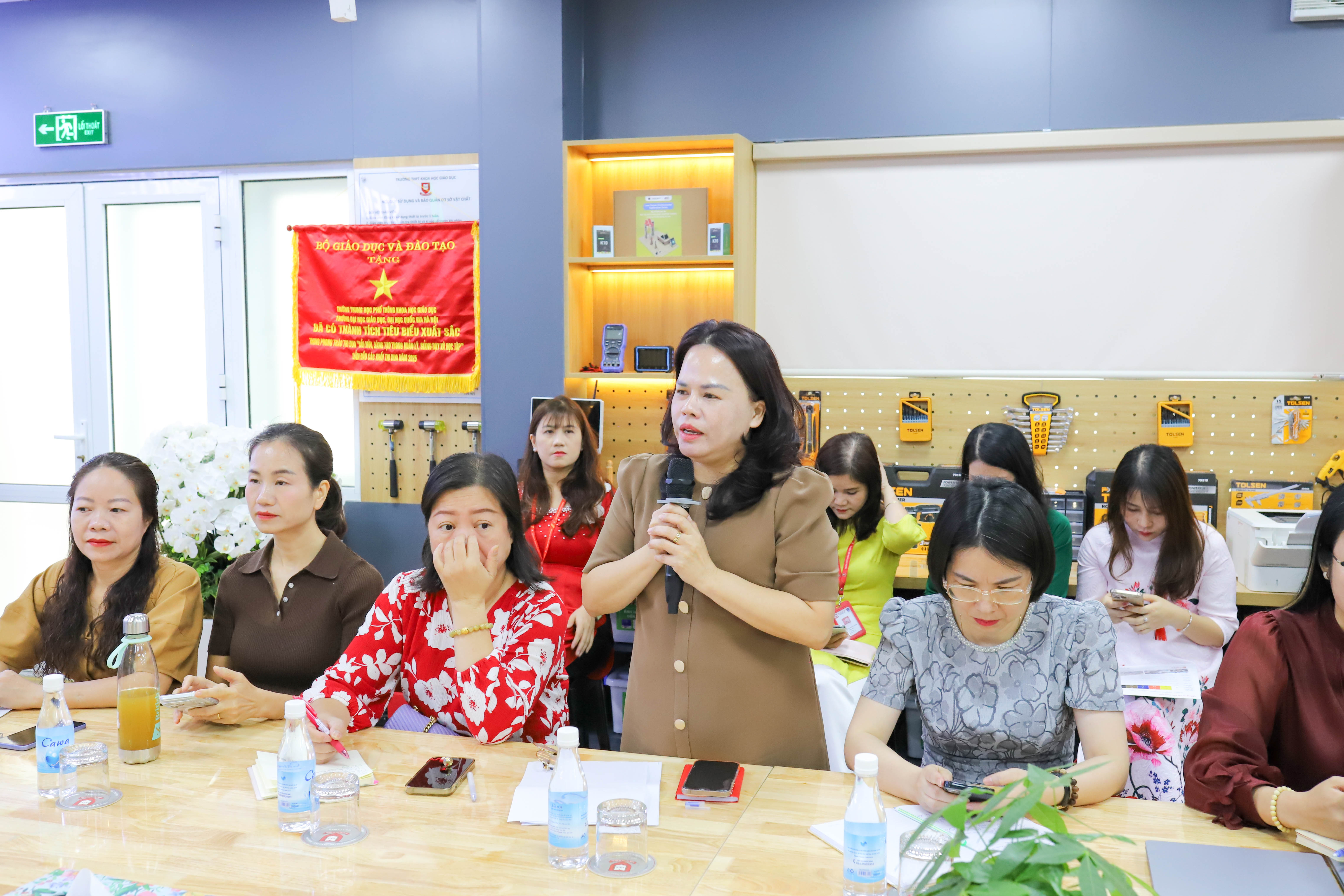 Họp phụ huynh HES 4