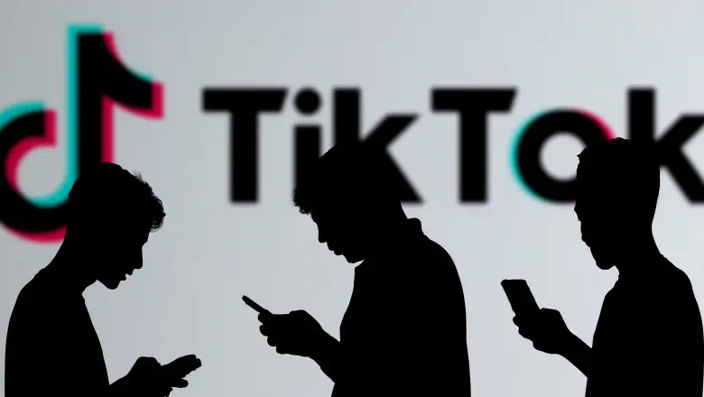 Zece conturi TikTok răspândesc aproape 80% din dezinformare, potrivit unui raport îngrijorător