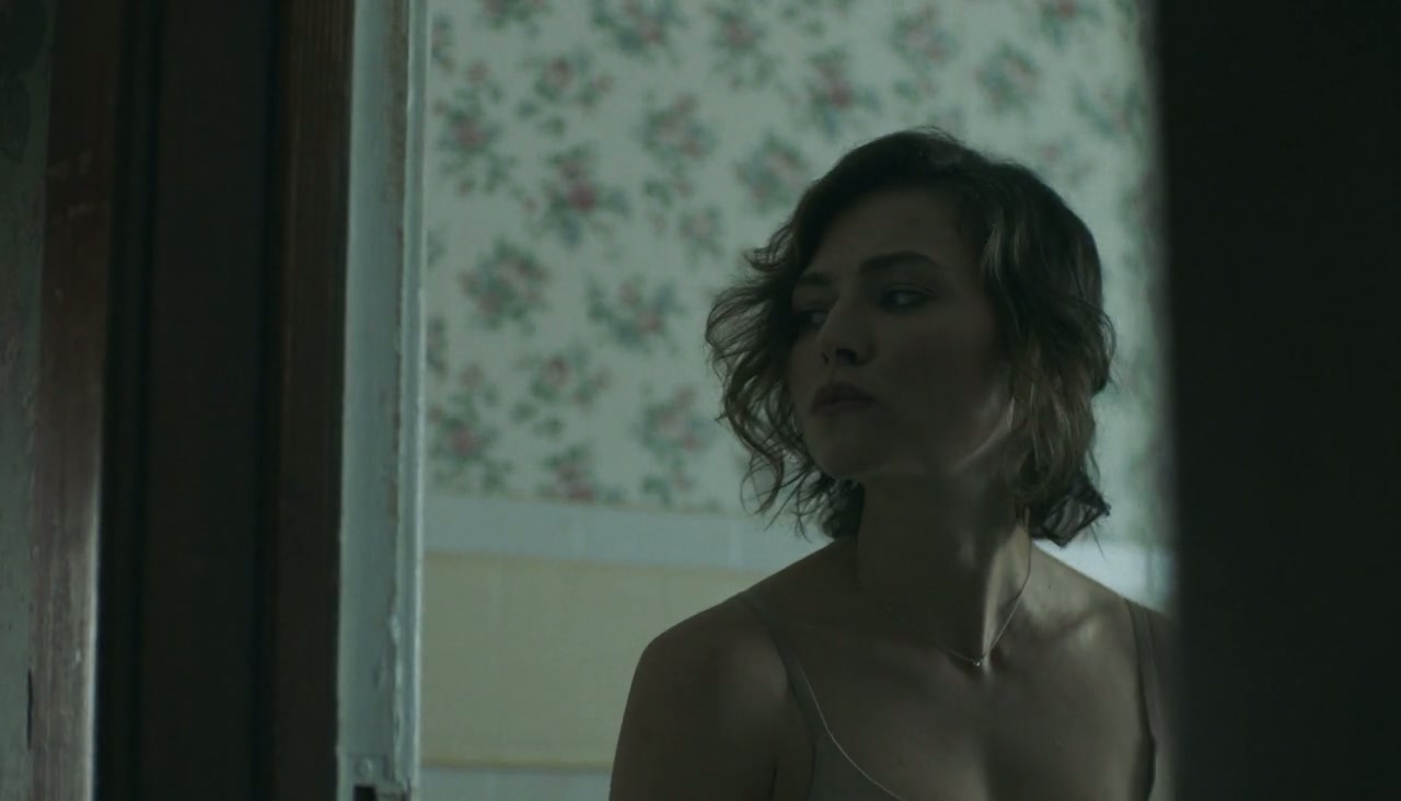 Girl on the Third Floor Screenshot