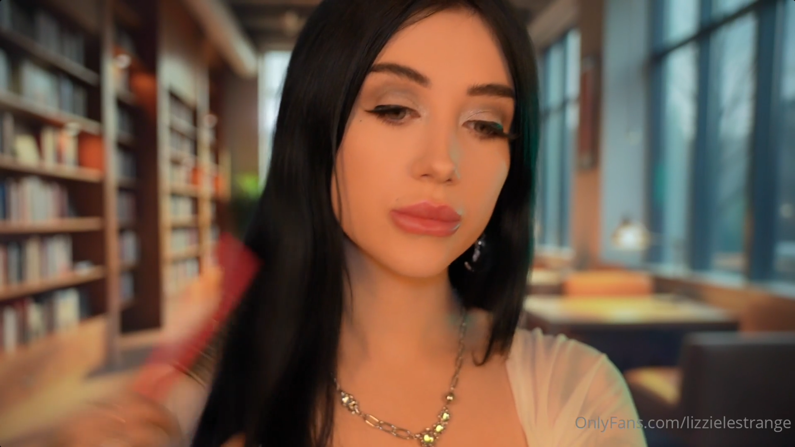 Mouthsounds ASMR [ Lizzielestrange ]