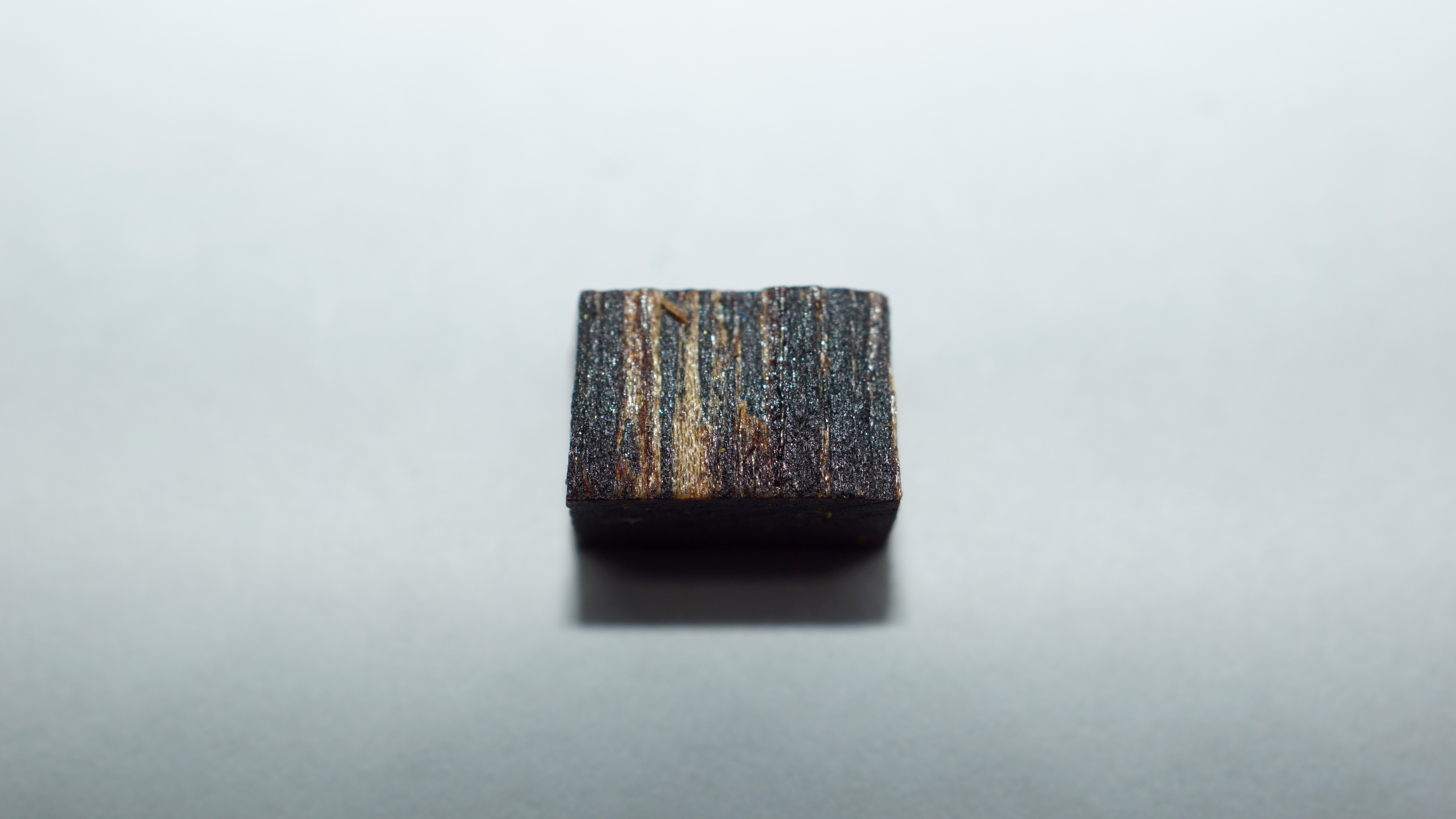 [Ouddict.com] Oud Wood