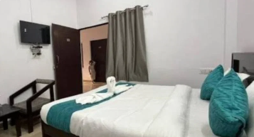 Spacious luxury room in Katra - Gauri Bhawan guest house interior