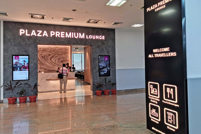 05-lounge-entry.jpg