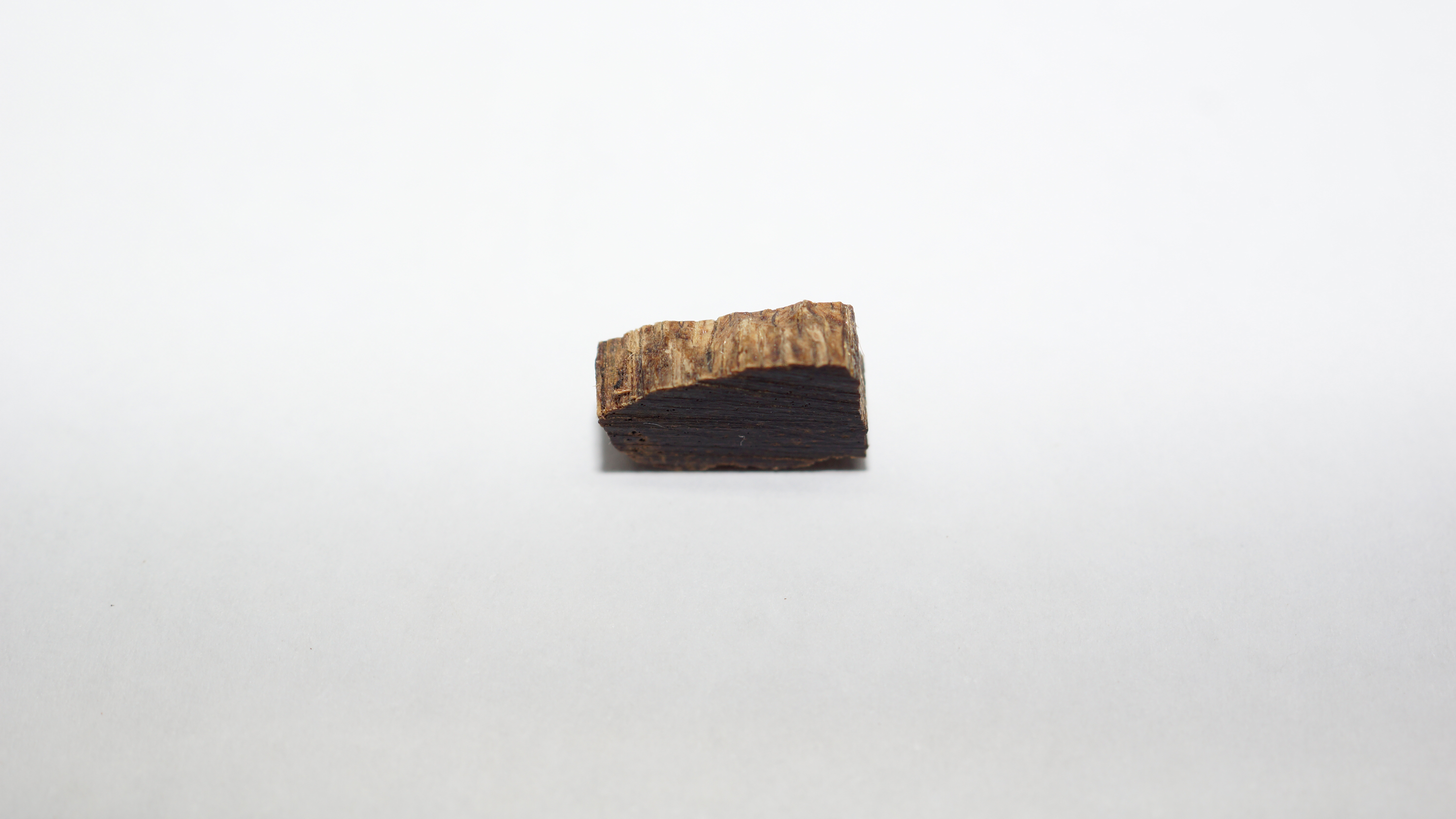 [Ouddict.com] Oud Wood