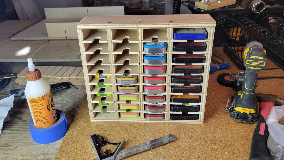 Inspirați o nouă viață în tinuri vechi de mentă cu dulap de depozitare DIY