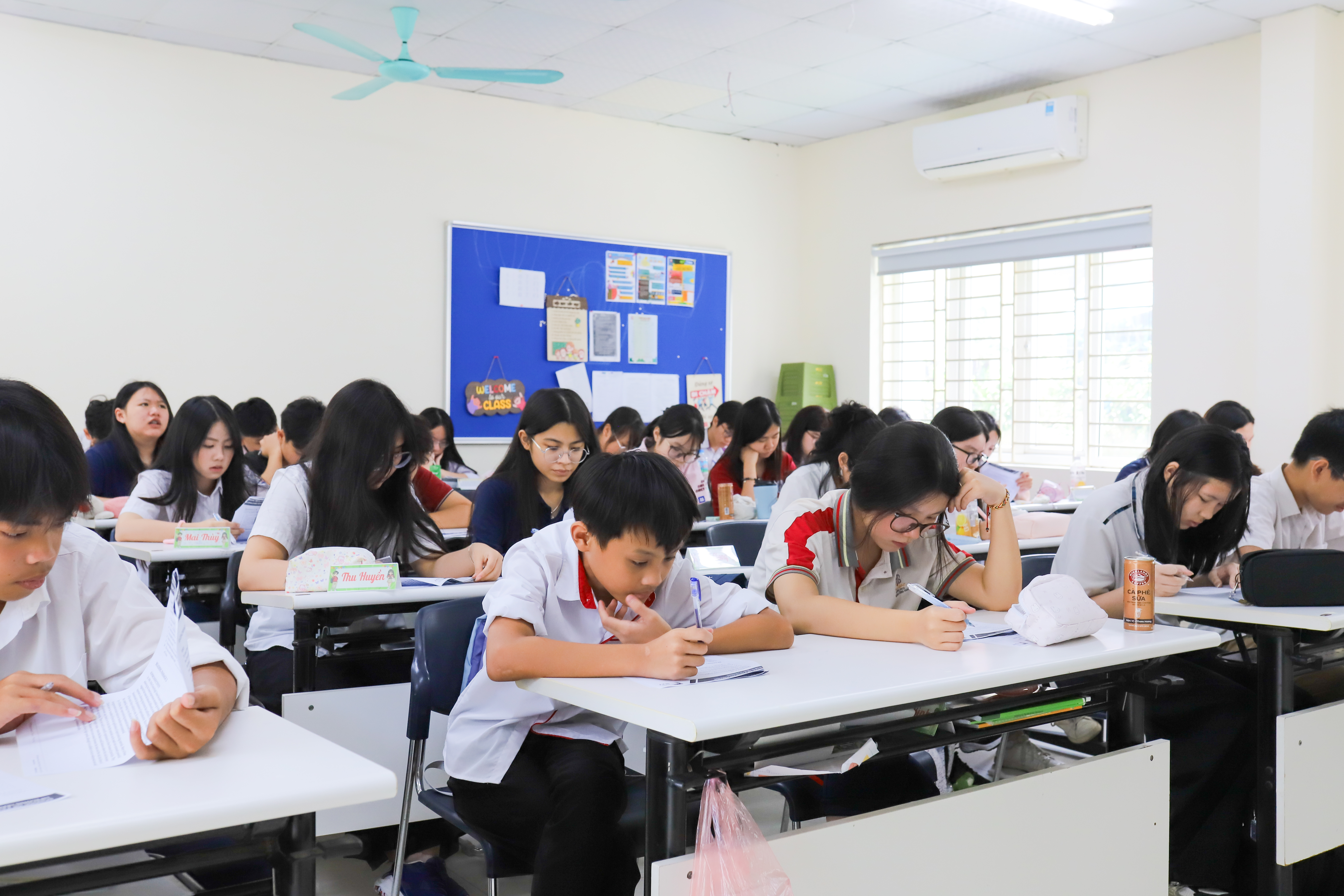 Khoảnh khắc làm bài 2