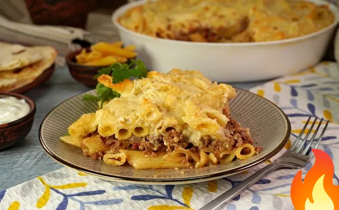 Постер Пастицио (запеканка из макарон с фаршем и сыром, под соусом бешамель)