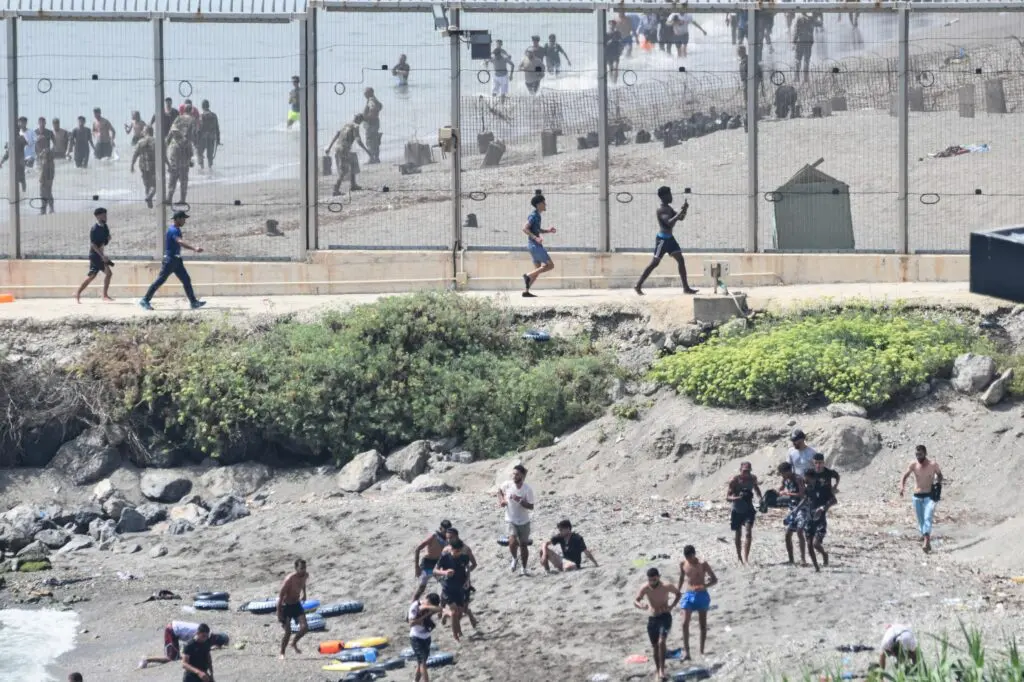 Italia cere suspendarea Spaniei din Schengen, pe fondul crizei migranților