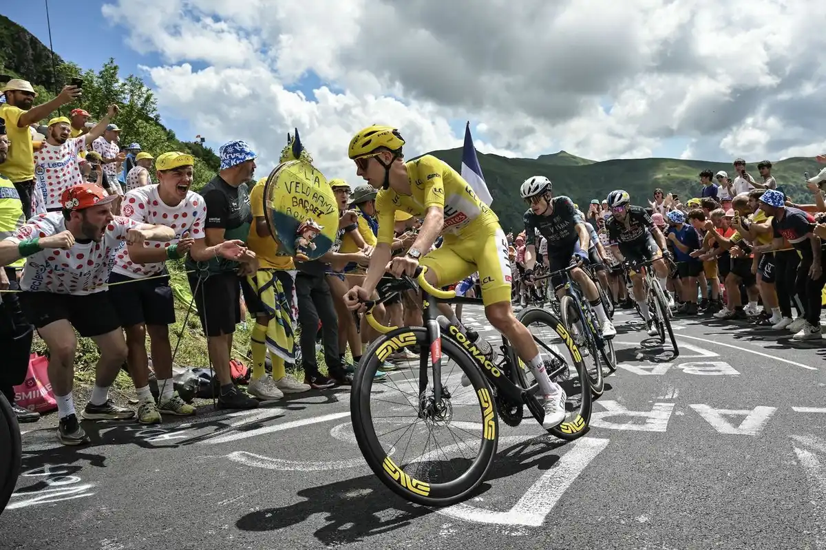 Tour de France Racers Face Unpredictable Mountain Stages in Massif Central