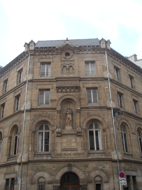 Statue "St Maur"-Rue St Maur