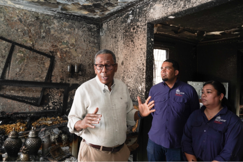 Gobierno acude en auxilio de familias afectadas por incendio en la zona Colonial a través de DASAC.   .