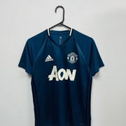 man-utd-16-train-blue1